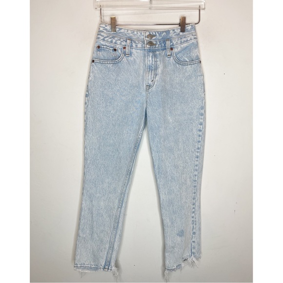 Abercrombie and Fitch Mom Jean Rise Curve 26/2 Light Wash - Picture 1 of 5